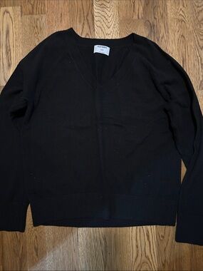 Old Navy Black V-Neck Women's Sweater